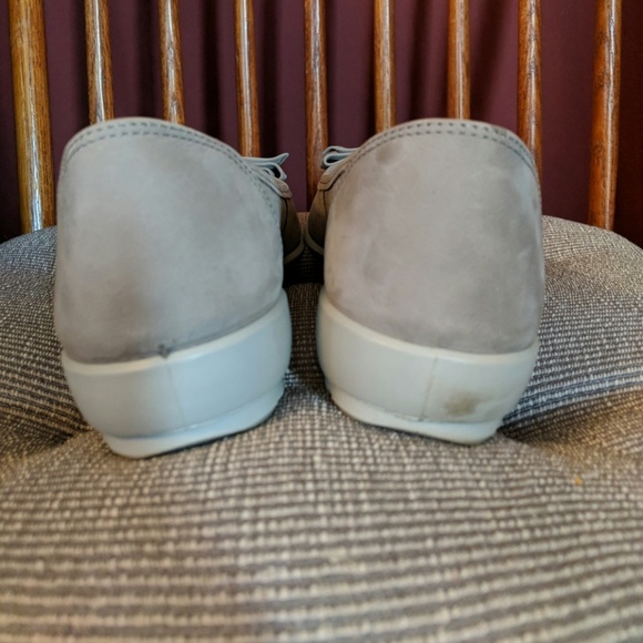 Gray flats - Picture 5 of 5